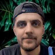 Image of joakim with a monstera in the back